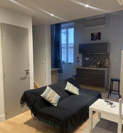 公寓 Appartement Nimes *